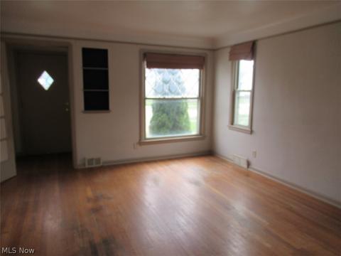 6010 Belmere Dr, Parma, OH 44129 photo 4