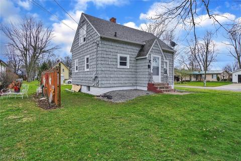 1444 Thayer Ave, Ashtabula, OH 44004 photo 3