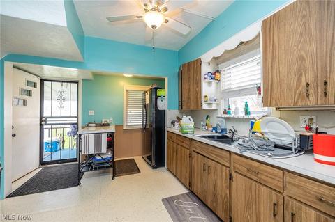986 E 232nd St, Euclid, OH 44123 photo 9