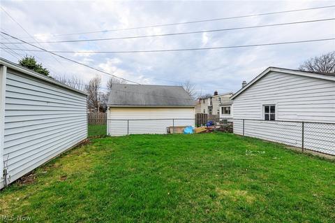 986 E 232nd St, Euclid, OH 44123 photo 4