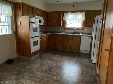 1927 E 42nd St, Ashtabula, OH 44004 photo 2