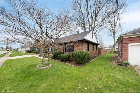 1123 Bell Ct, Elyria, OH 44035 photo 2