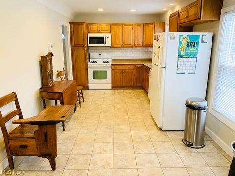 227 Shields Rd, Youngstown, OH 44512 photo 3