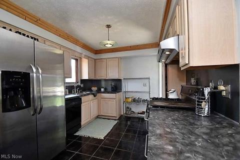 5855 E Glenn Dr, Maple Heights, OH 44137 photo 7