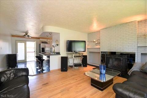 5855 E Glenn Dr, Maple Heights, OH 44137 photo 9