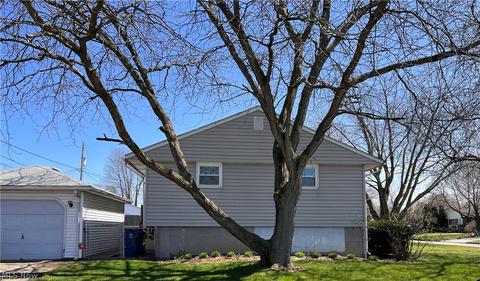 2139 Jackson St, Lorain, OH 44052 photo 2