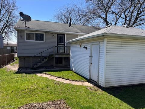 2139 Jackson St, Lorain, OH 44052 photo 3