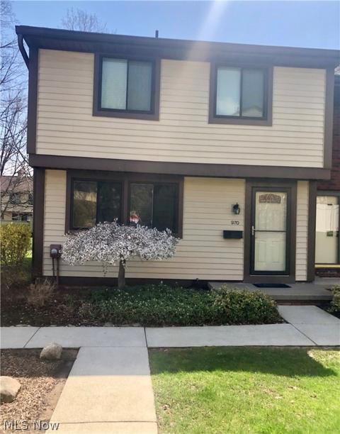 970 Hampton Ridge Dr, Akron, OH 44313 photo 2