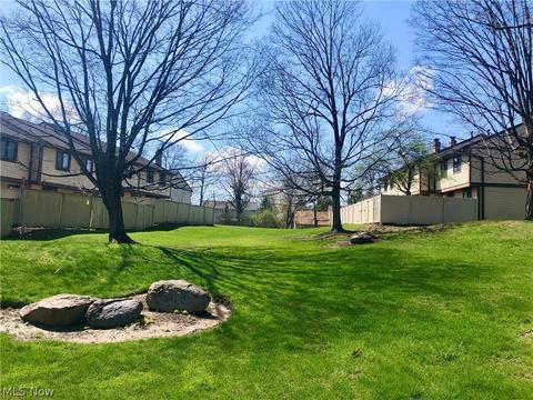 970 Hampton Ridge Dr, Akron, OH 44313 photo 3