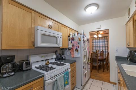 11250 Ronald Dr, Parma, OH 44130 photo 4