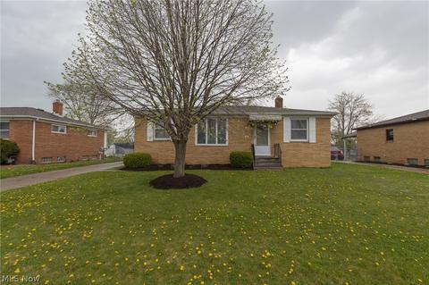 11250 Ronald Dr, Parma, OH 44130 photo 1