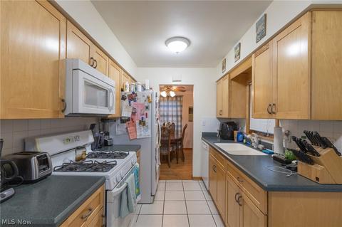 11250 Ronald Dr, Parma, OH 44130 photo 3