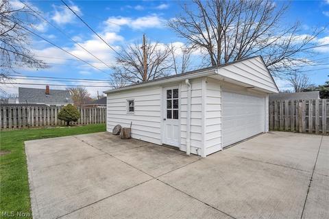 2323 E 290th St, Wickliffe, OH 44092 photo 8