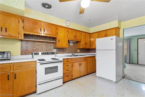1187 Bell Ct, Elyria, OH 44035 photo 3
