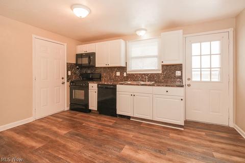 4101 Cambridge Ave, Lorain, OH 44053 photo 4