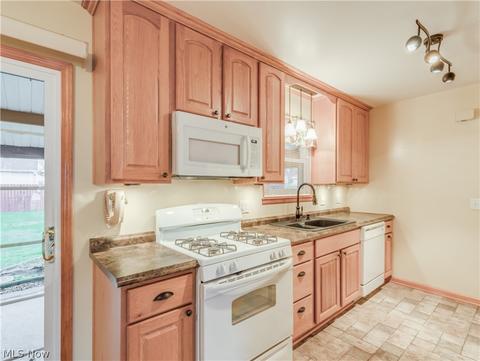 838 Salem Ave, Elyria, OH 44035 photo 7