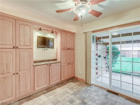 838 Salem Ave, Elyria, OH 44035 photo 10