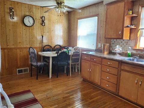 19670 Mccracken Rd, Maple Heights, OH 44137 photo 5