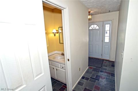 8379 Paddock Ct, Mentor, OH 44060 photo 12