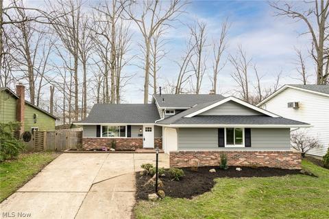 654 Augdon Dr, Elyria, OH 44035 photo 1