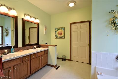 129 Gleneagle Dr, Elyria, OH 44035 photo 21