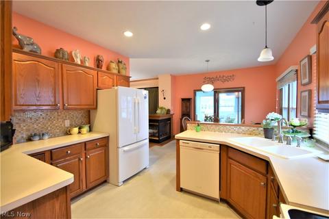 129 Gleneagle Dr, Elyria, OH 44035 photo 10