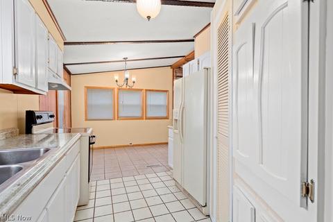453 Stable Dr, Lagrange, OH 44050 photo 3