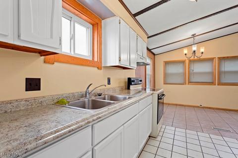453 Stable Dr, Lagrange, OH 44050 photo 2
