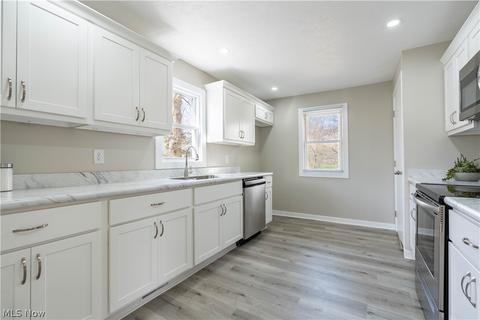 5590 Dailey Rd, New Franklin, OH 44319 photo 11