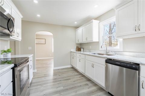 5590 Dailey Rd, New Franklin, OH 44319 photo 13