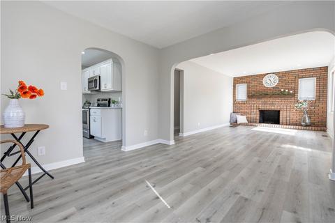 5590 Dailey Rd, New Franklin, OH 44319 photo 9