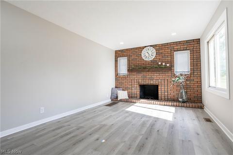 5590 Dailey Rd, New Franklin, OH 44319 photo 3