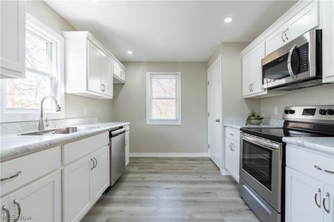 5590 Dailey Rd, New Franklin, OH 44319 photo 12