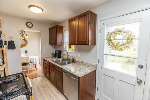 357 Chestnut Dr, Berea, OH 44017 photo 8