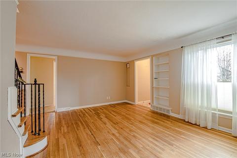 1725 E 240 St, Euclid, OH 44117 photo 9