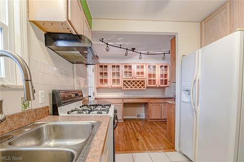 1725 E 240 St, Euclid, OH 44117 photo 6