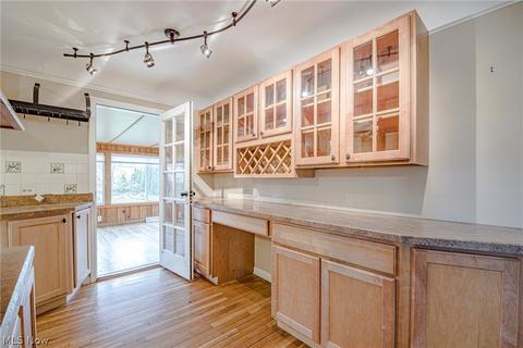 1725 E 240 St, Euclid, OH 44117 photo 7