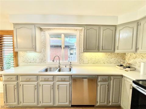2502 E 35th St, Lorain, OH 44055 photo 9