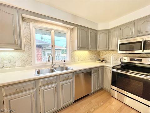 2502 E 35th St, Lorain, OH 44055 photo 10