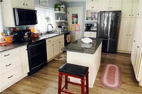 966 Gulf Rd, Elyria, OH 44035 photo 7