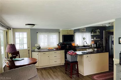 966 Gulf Rd, Elyria, OH 44035 photo 5