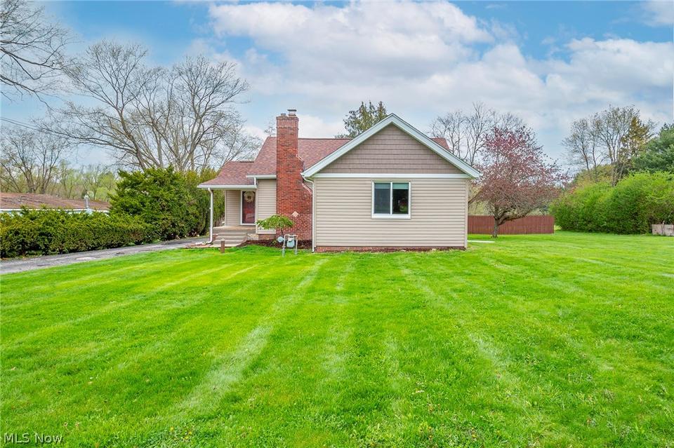 1129 Krumroy Rd, Akron, OH 44306 32 Photos MLS 4367141 Movoto