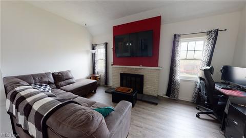5585 Walnut St, Mentor On The Lake, OH 44060 photo 6