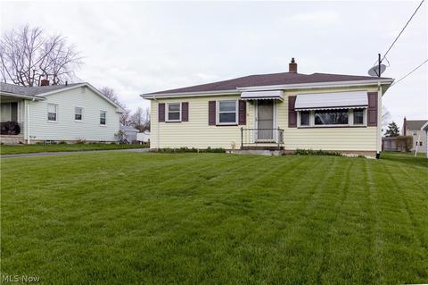 525 W Omar St, Struthers, OH 44471 photo 2