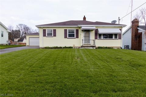 525 W Omar St, Struthers, OH 44471 photo 1