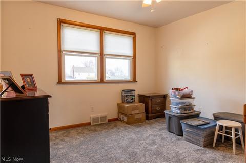 525 W Omar St, Struthers, OH 44471 photo 11