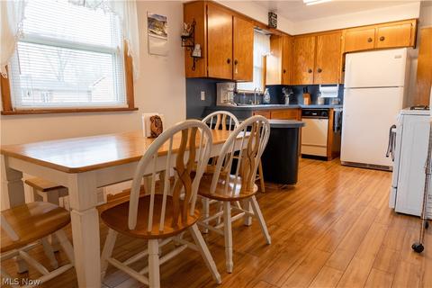 525 W Omar St, Struthers, OH 44471 photo 6