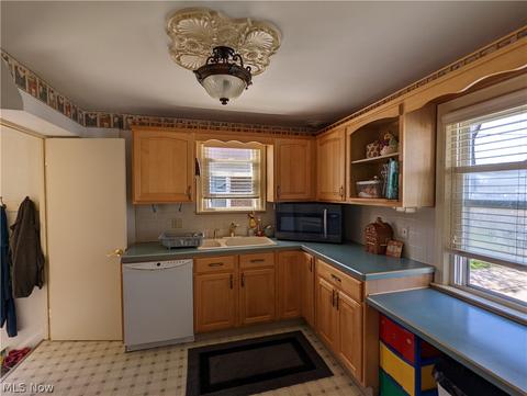 804 E 232 St, Euclid, OH 44123 photo 11