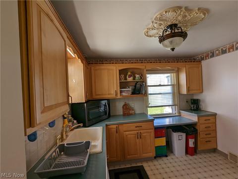 804 E 232 St, Euclid, OH 44123 photo 12