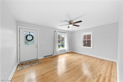 542 Cambridge Ave, Elyria, OH 44035 photo 6